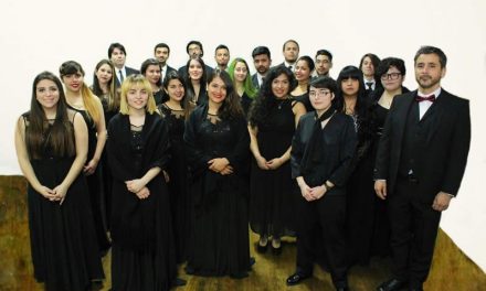 Coro de estudiantes de Pedagogía en Artes Musicales de la Universidad Mayor